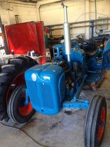 Low-Pressure-Blasting-Fordson-Dexta-tractor-blasted-and-painted